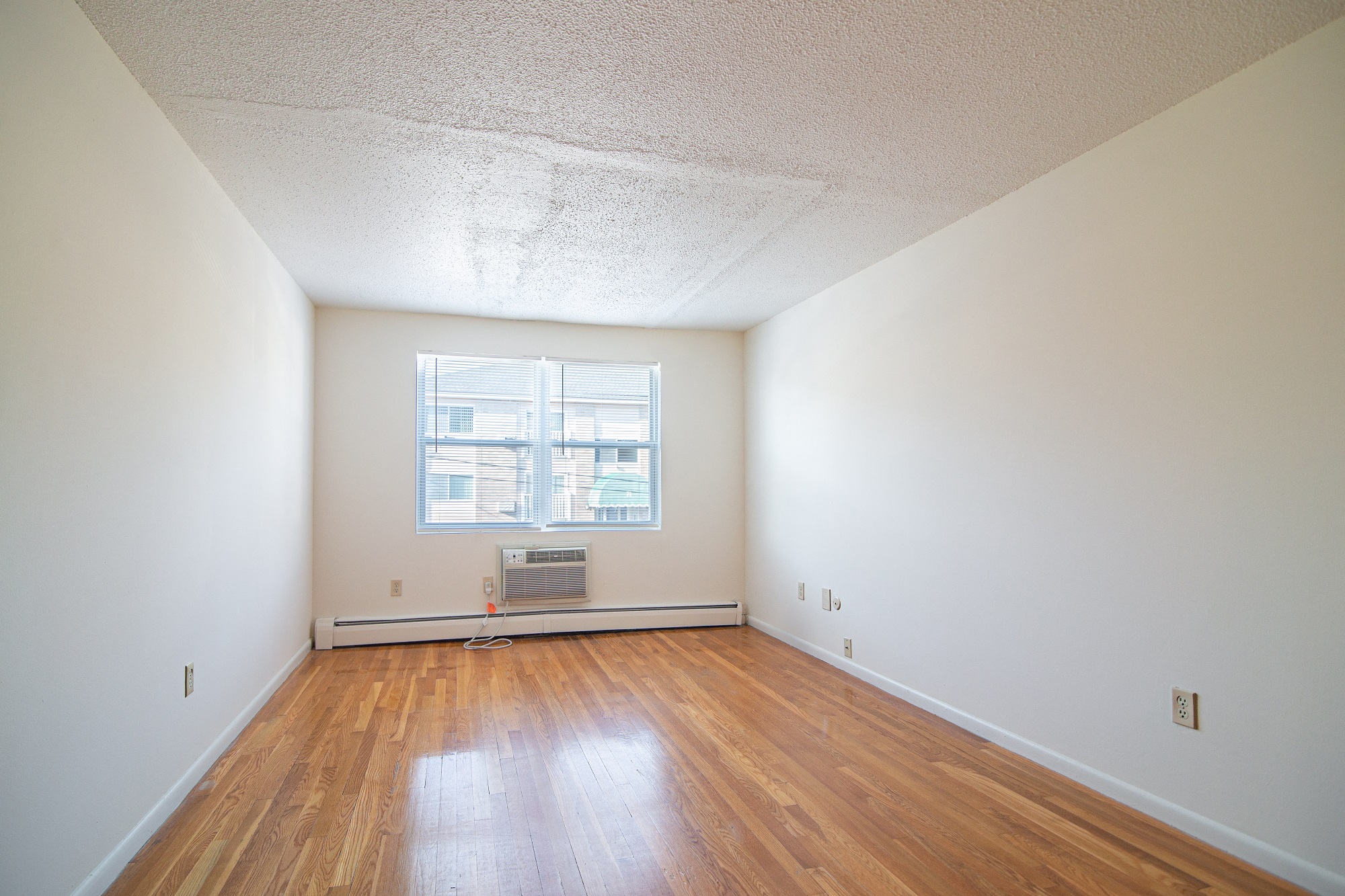 Edgewood Gardens Embassy and Wilder Ridge Apartments | Apartments in